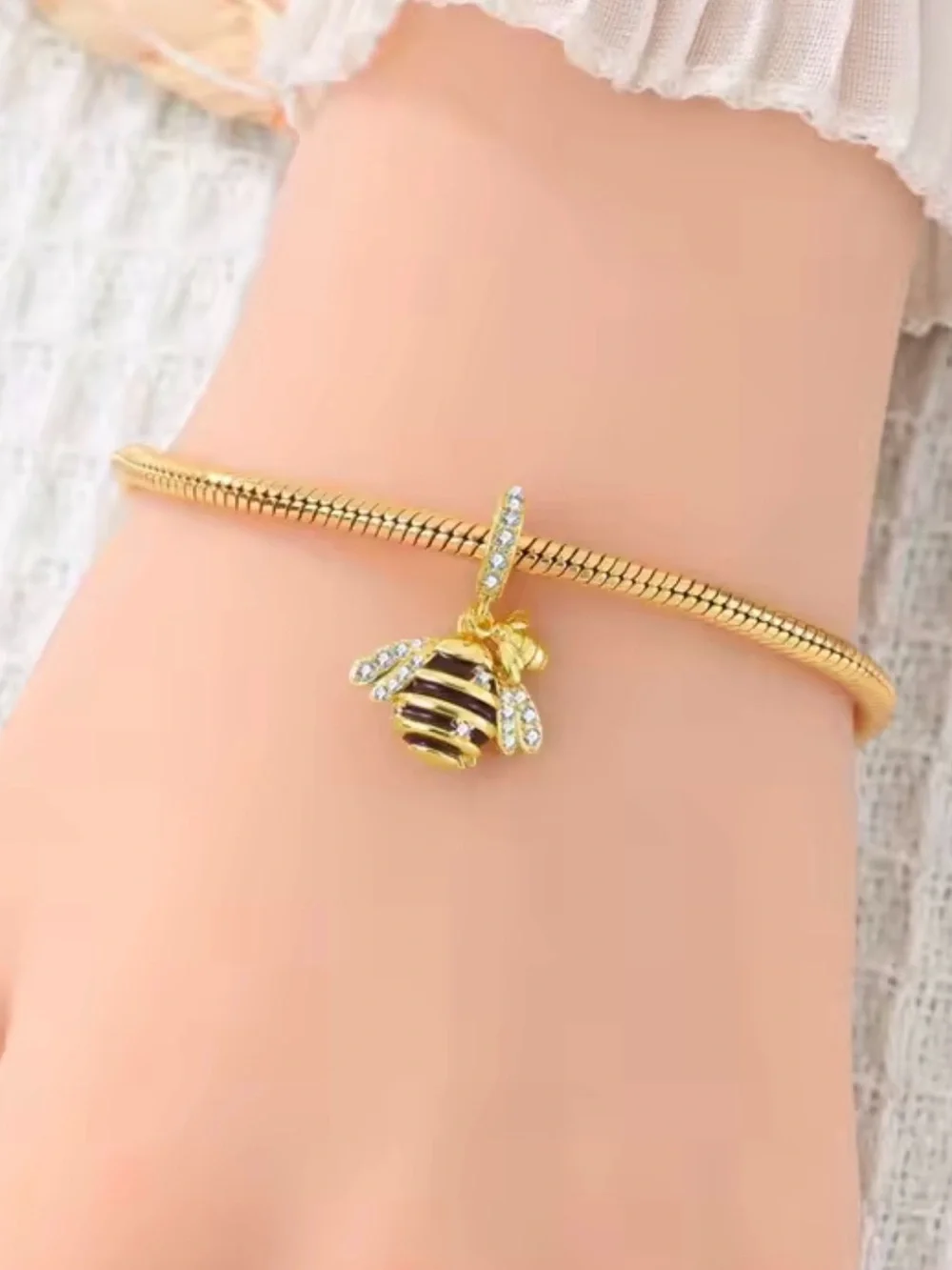 🌟🌟 14K Gold Plated Honey Comb Bee Dangle Charm